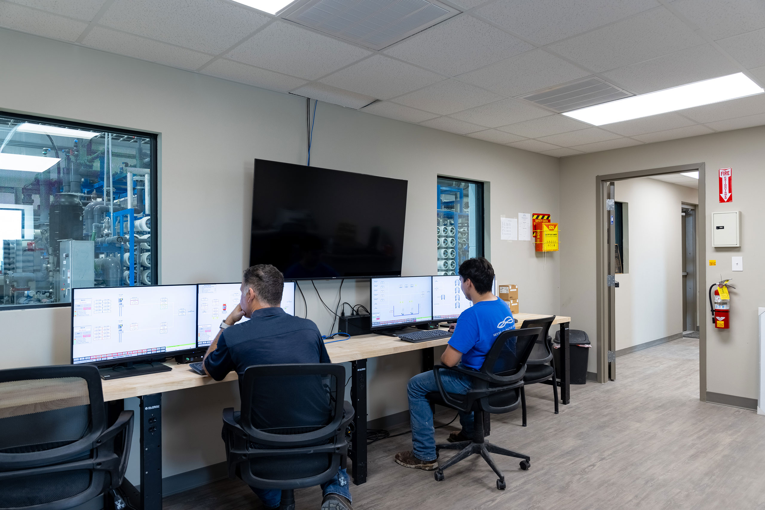 Expertos en tratamiento de agua que utilizan tecnologías inteligentes de tratamiento de agua