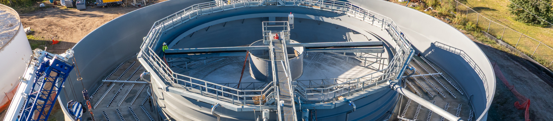 Espacio necesario para la planta de tratamiento de aguas residuales Vista aérea de la construcción de la planta de tratamiento de aguas residuales